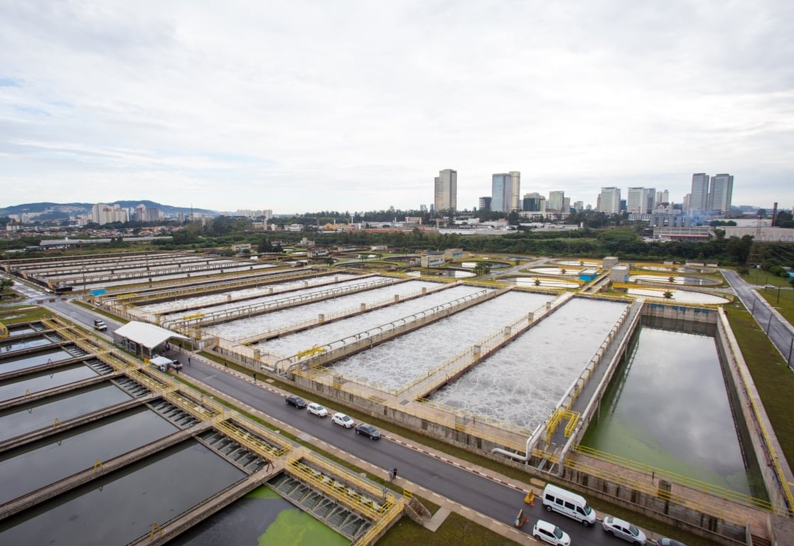 Infraestrutura de ETA: tanques e unidades de tratamento de água