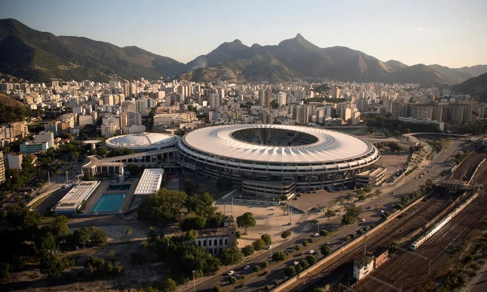Vista aérea do Estádio do Maracanã e do bairro homônimo, Zona Norte do Rio