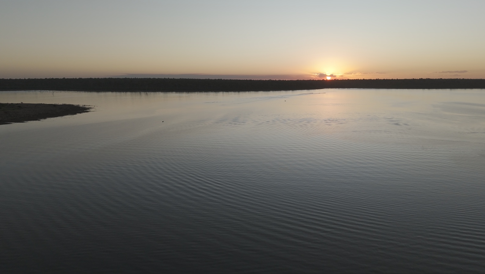 Margens do Rio Corrente em Santa Maria da Vitória BA