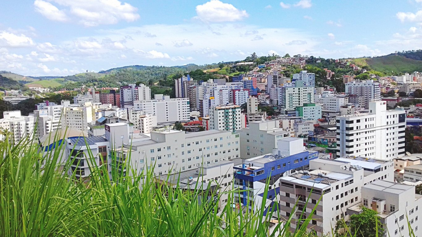 Vista ampla do centro de Viçosa, Minas Gerais