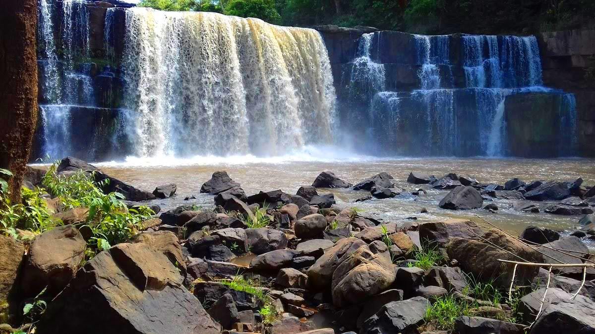 Cachoeira e paisagem de Salto do Céu (MT)