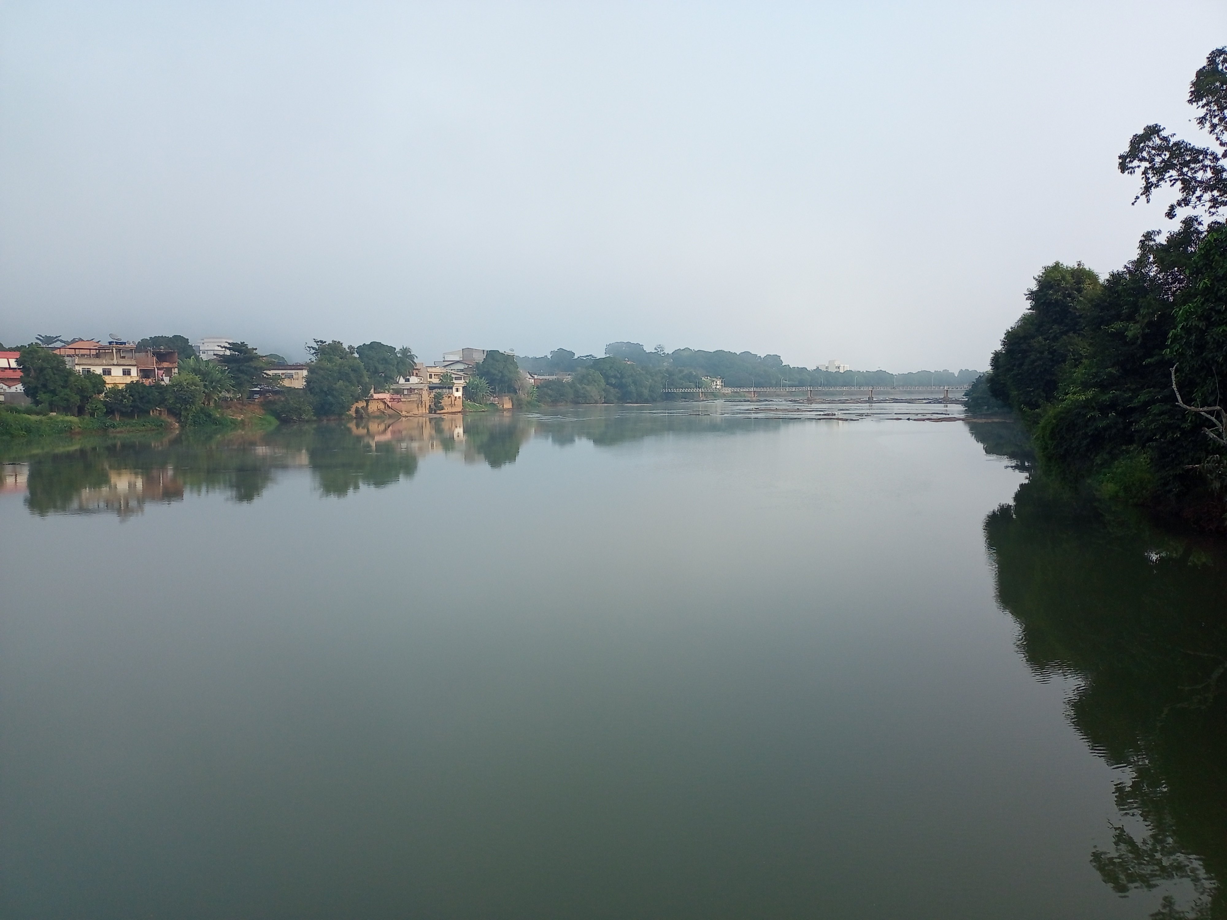 Rio Pomba e ponte em Santo Antônio de Pádua RJ