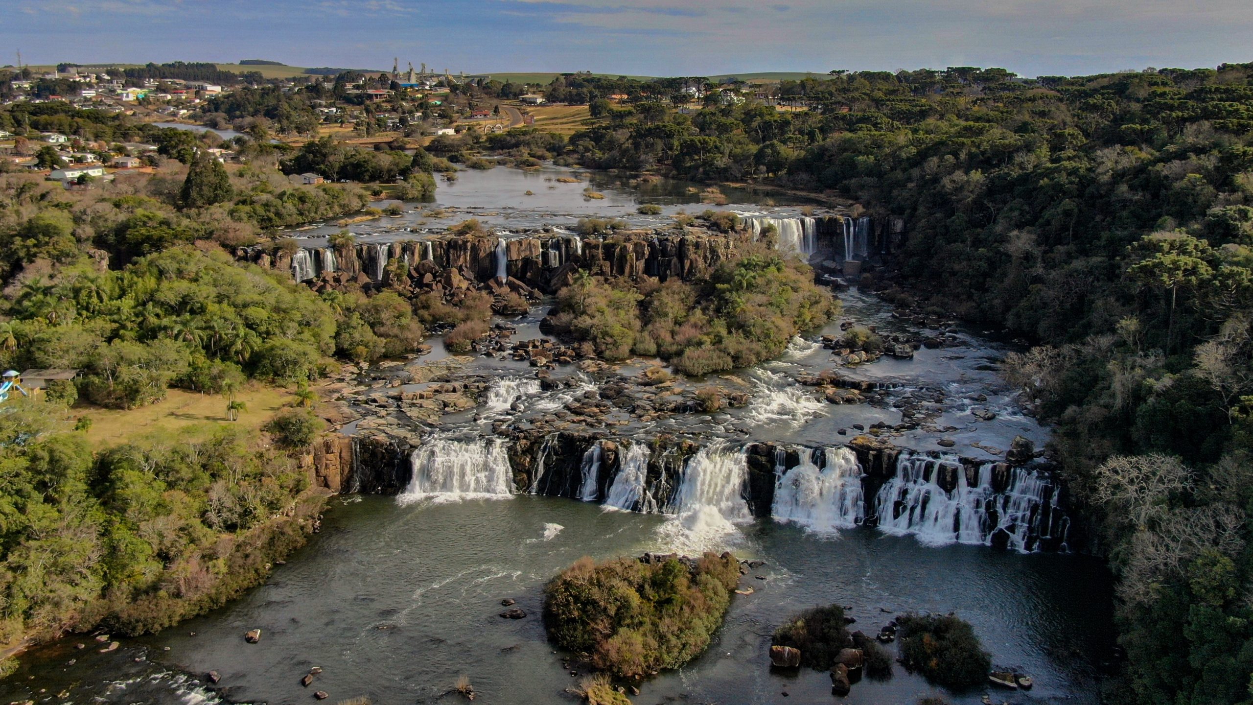 Vista de Abelardo Luz SC, com rios e cachoeiras ao fundo
