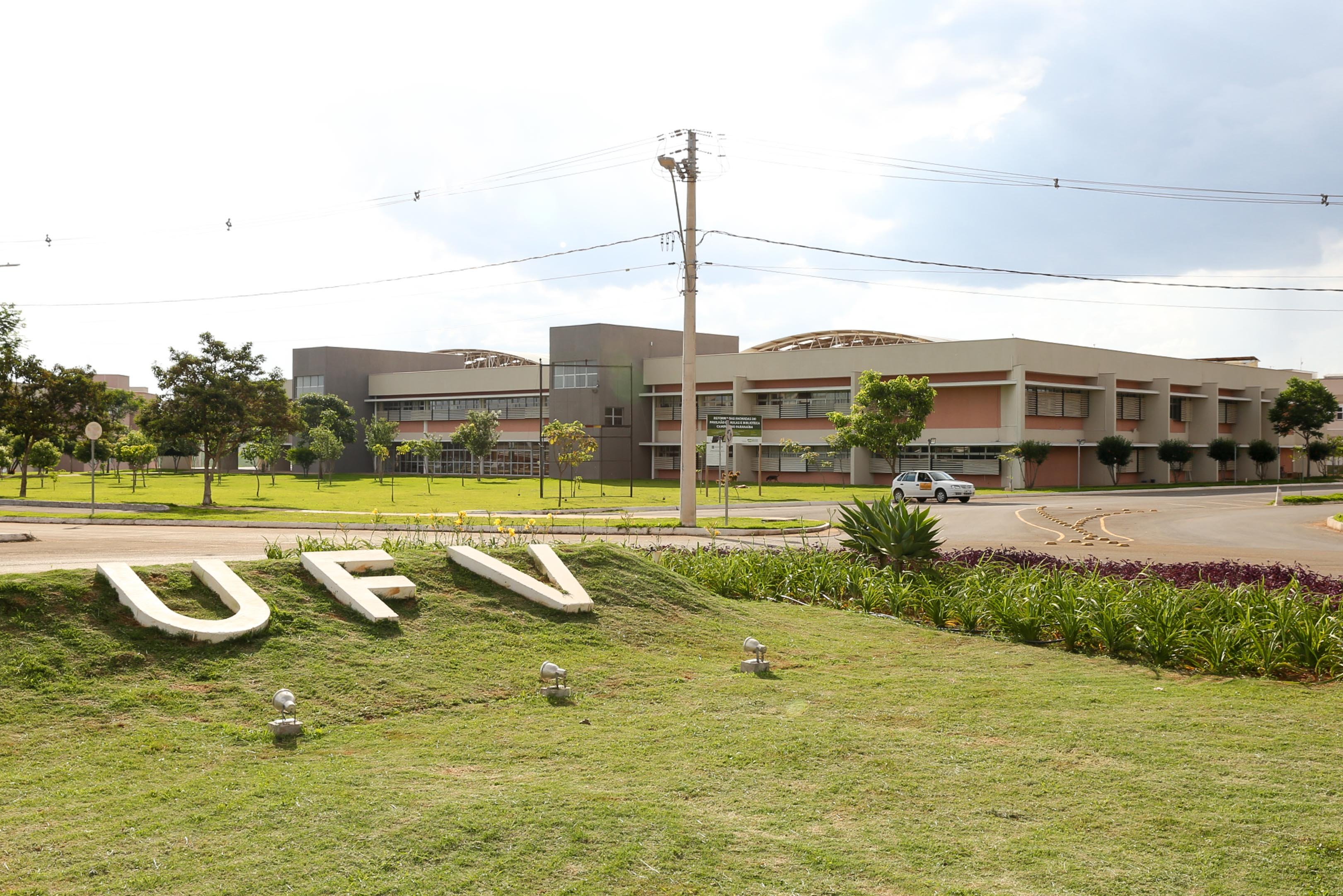É uma imagem do post com o título Universidade Federal de Viçosa abre processo seletivo para 1 vaga de professor substituto