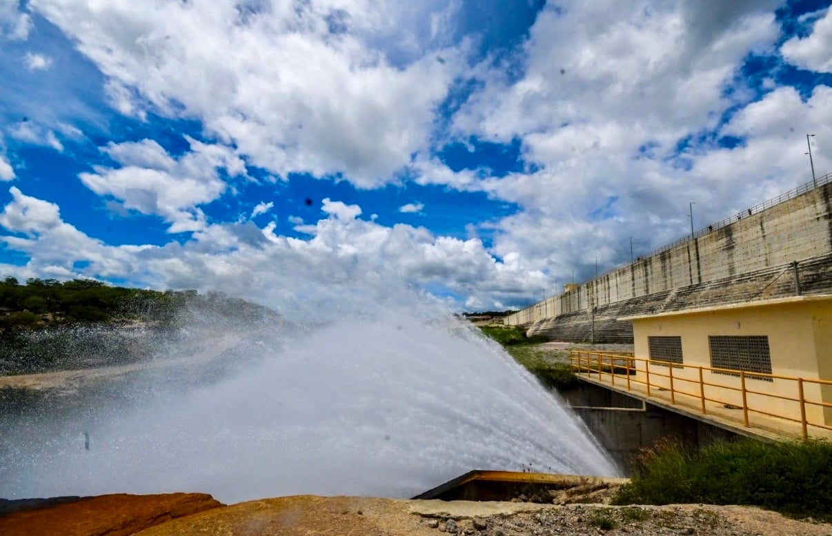 Paisagem com represa em Jucurutu RN, no Seridó Potiguar