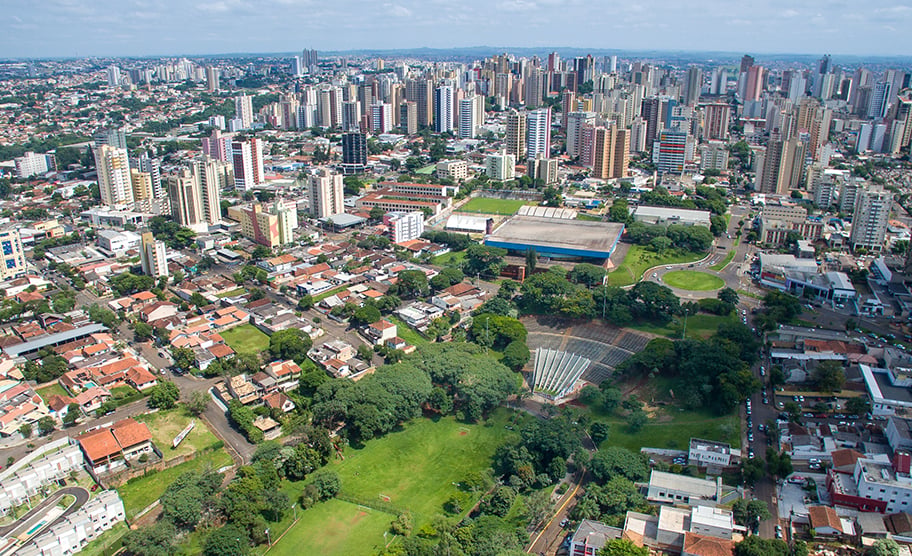 Vista aérea urbana de Ibiporã e região metropolitana de Londrina PR