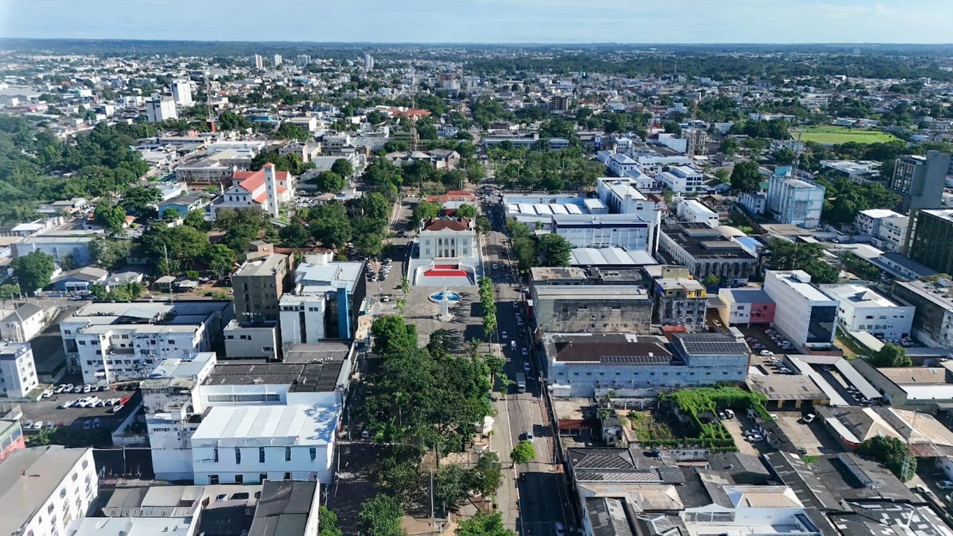 Vista aérea de Rio Branco, capital do Acre, às margens do Rio Acre