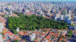 Campinas SP ao entardecer, com skyline e vias de acesso