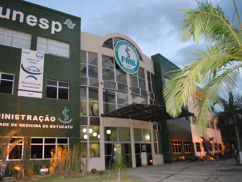 Fachada da Faculdade de Medicina de Botucatu (FMB/Unesp)