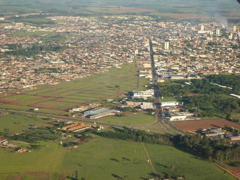 Vista aérea de Assis SP, com áreas urbanas e vias principais