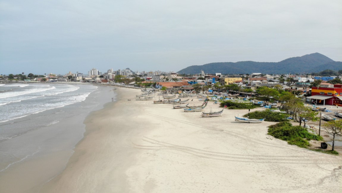 Vista aérea da orla de Matinhos, litoral do Paraná