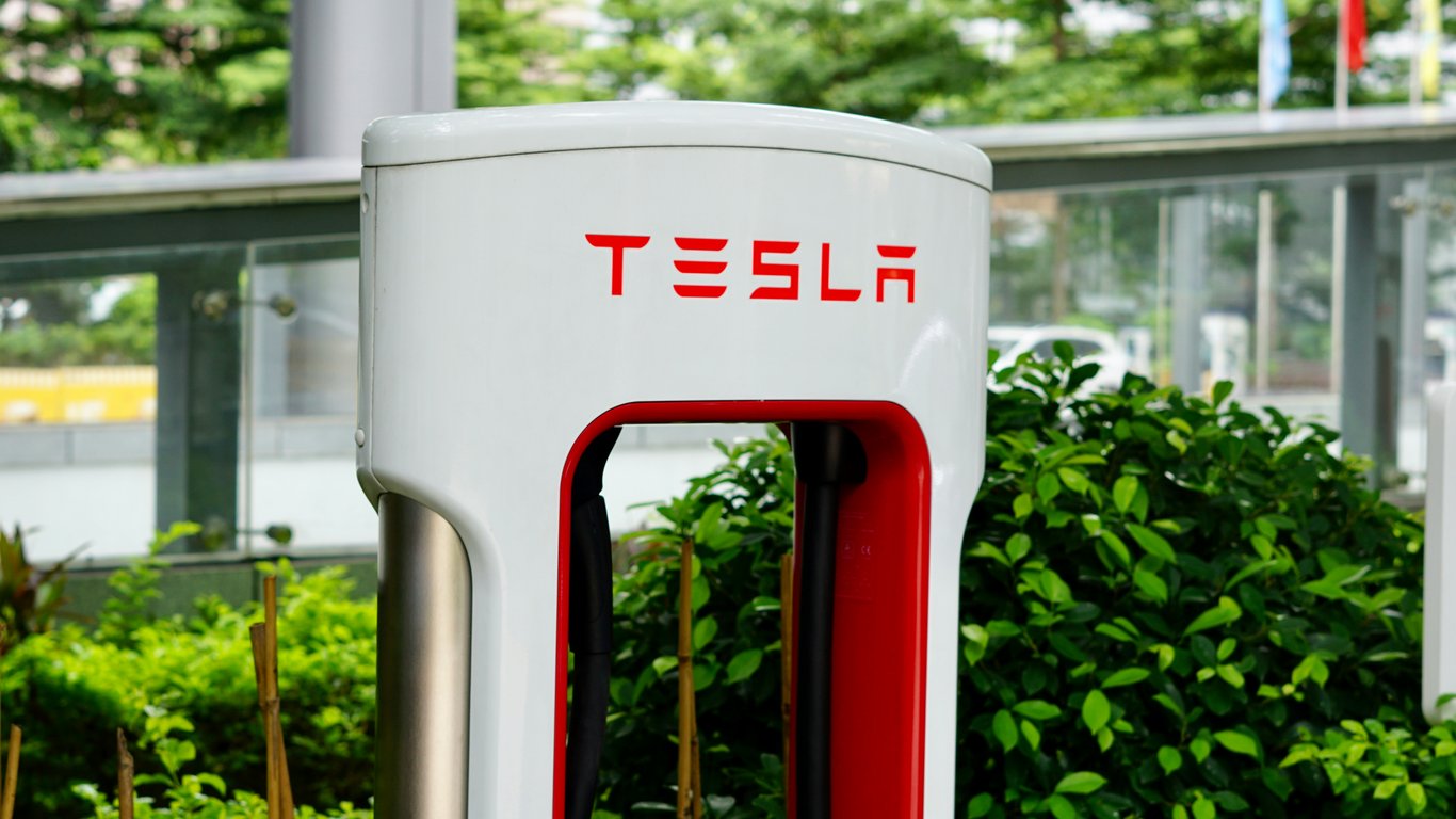 Tesla Testing V4 Supercharger Speeds at Select V3 Locations