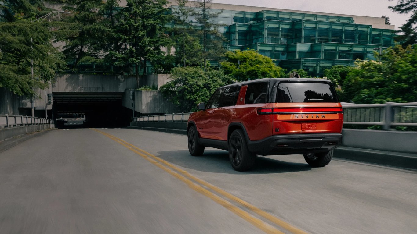 Rivian Offers 2.99% APR for R1S Max SUVs
