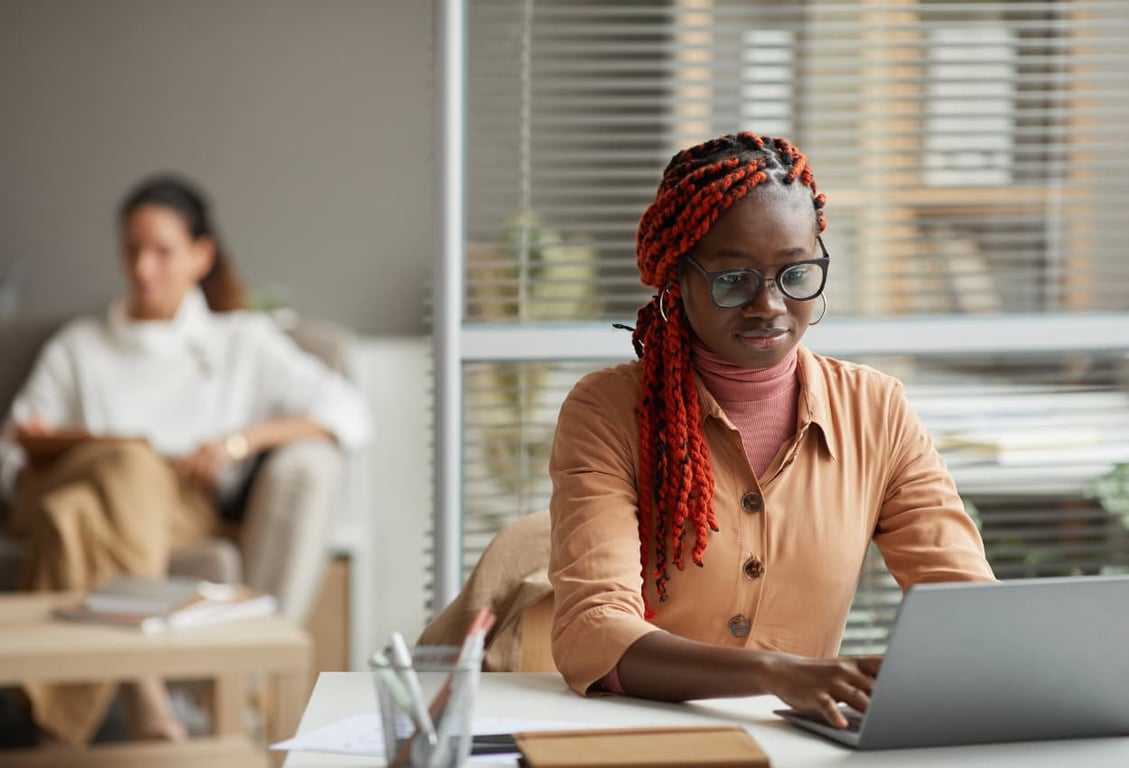 a virtual assistant working on her projects