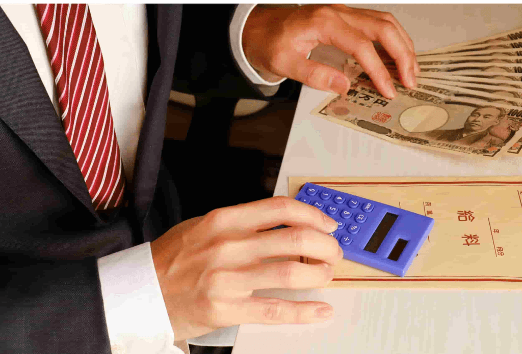 A professional virtual assistant doing remote payroll tasks