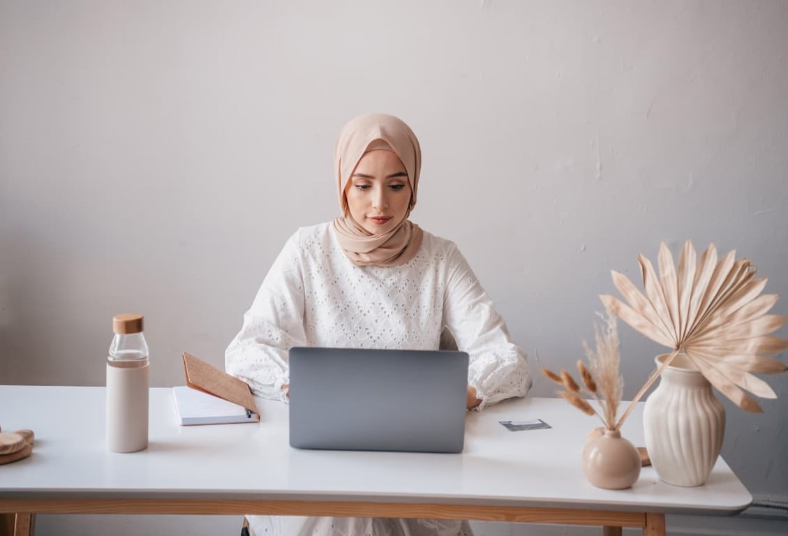 virtual assistant working in her laptop