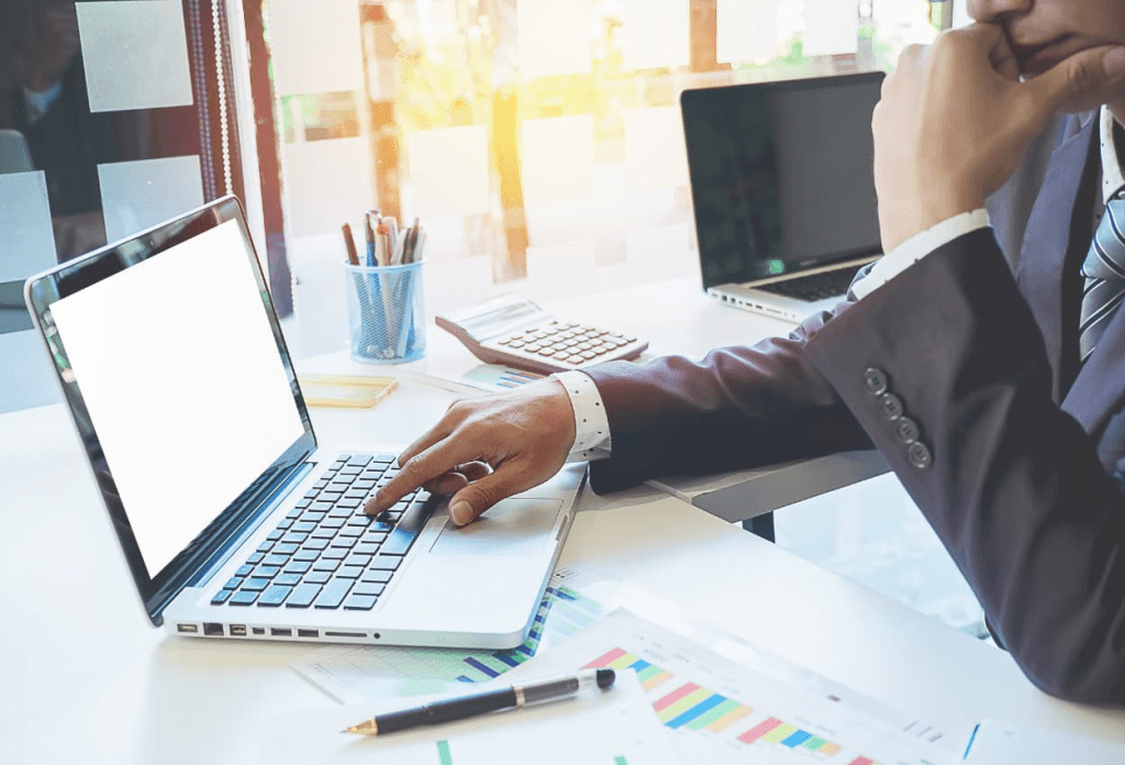 outsourcing virtual assistants to work data entry tasks