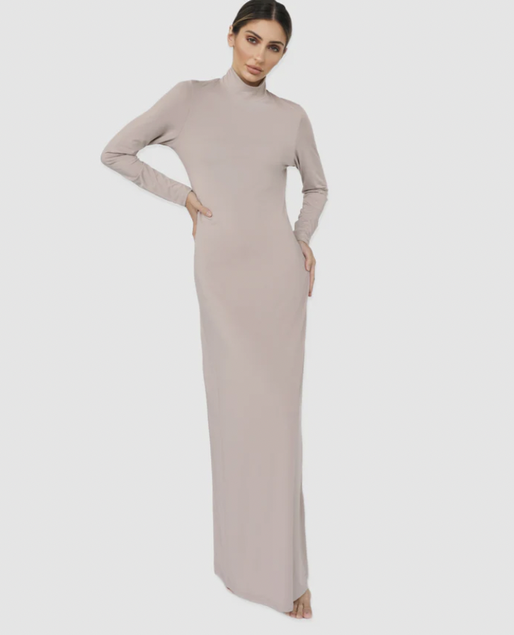 LUXE SLIP DRESS HIGH-NECK FAWN photo 2