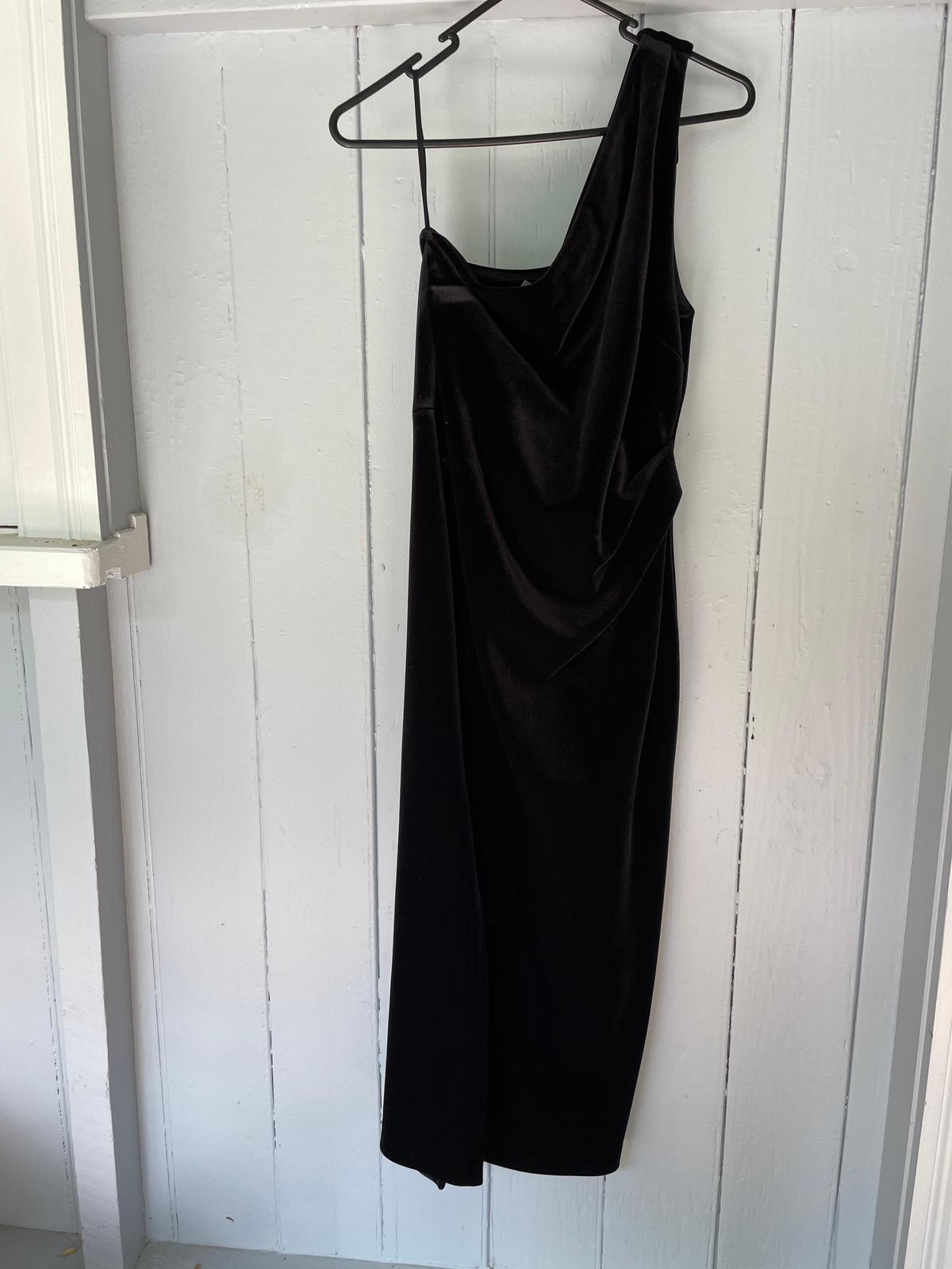 Bec and Bridge Oliviane Velvet Asymmetrical Midi Black Size 10 photo 4