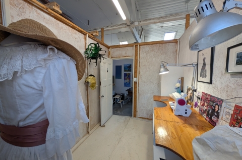 Studio 1 - light filled studio with window photo 6