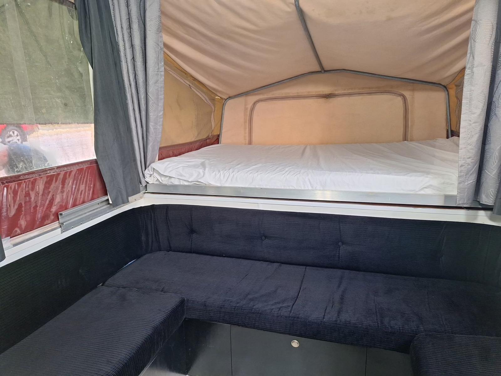 Large air-conditioned pop-up caravan photo 18