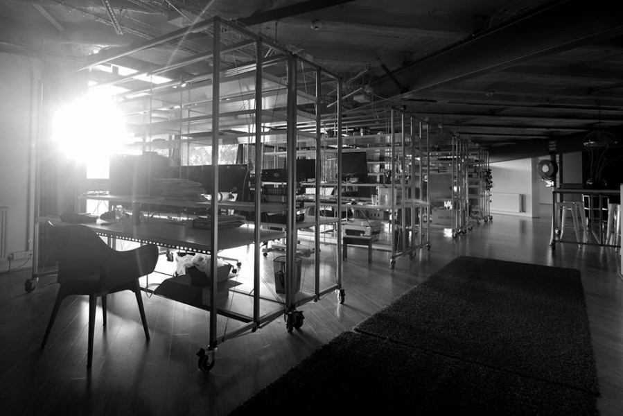BIGBANG studio - desks photo 5