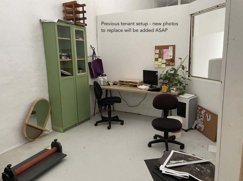 Private studio (equipped as a sewing space) photo 3
