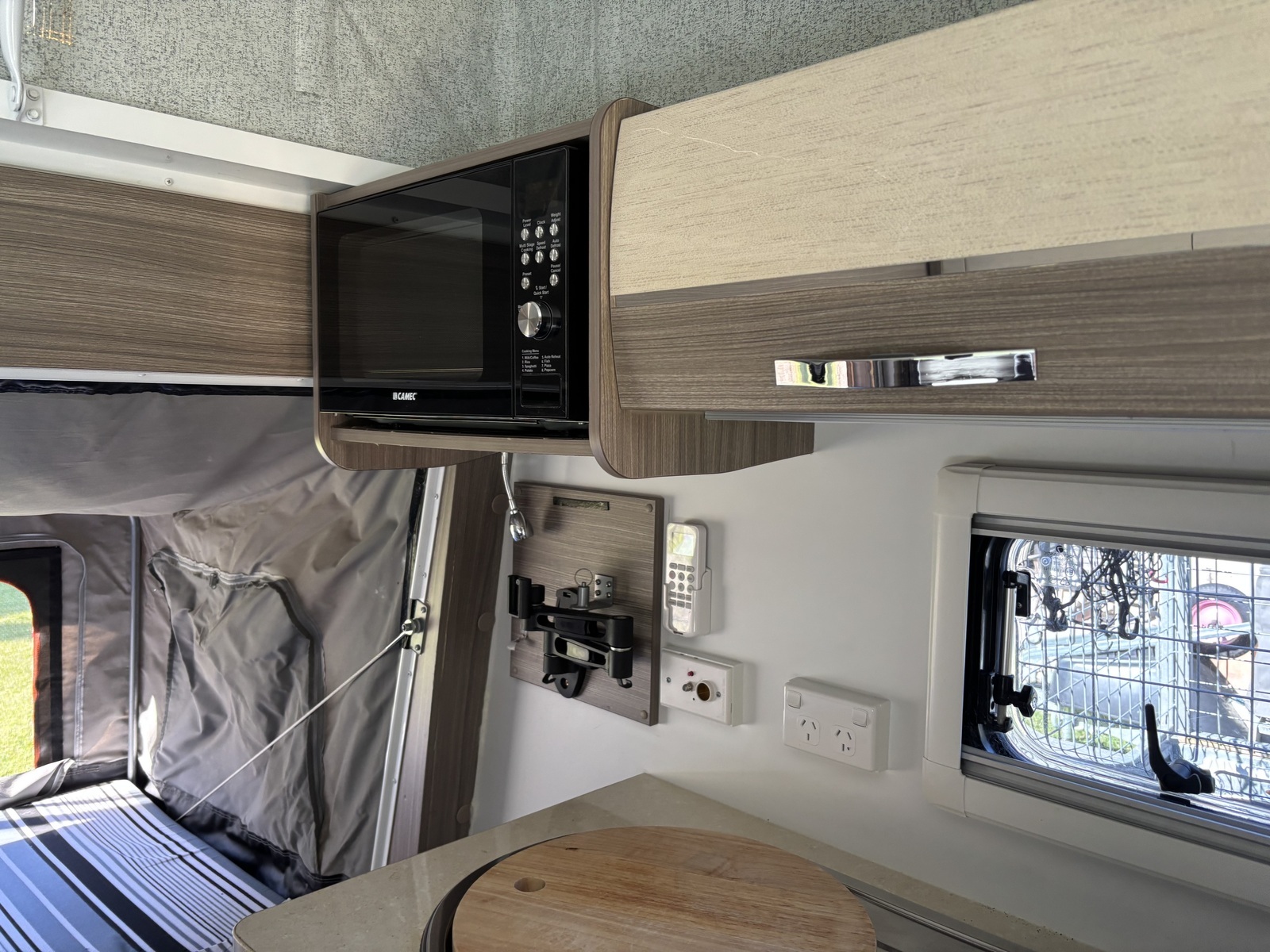 Luxury compact caravan for 2 photo 9