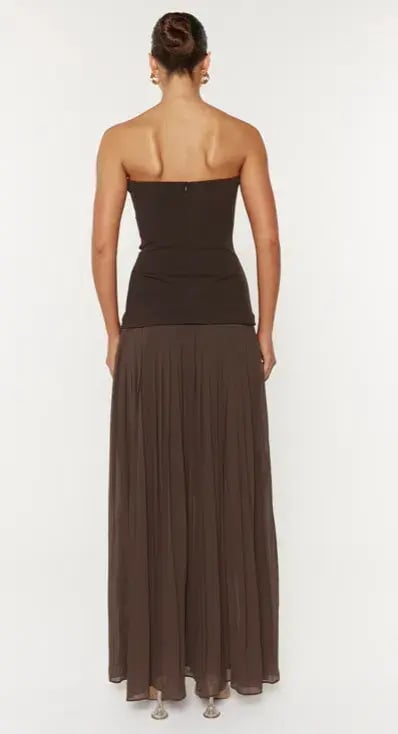 She is Olla Nicolette Maxi in Espresso Size 6 photo 3