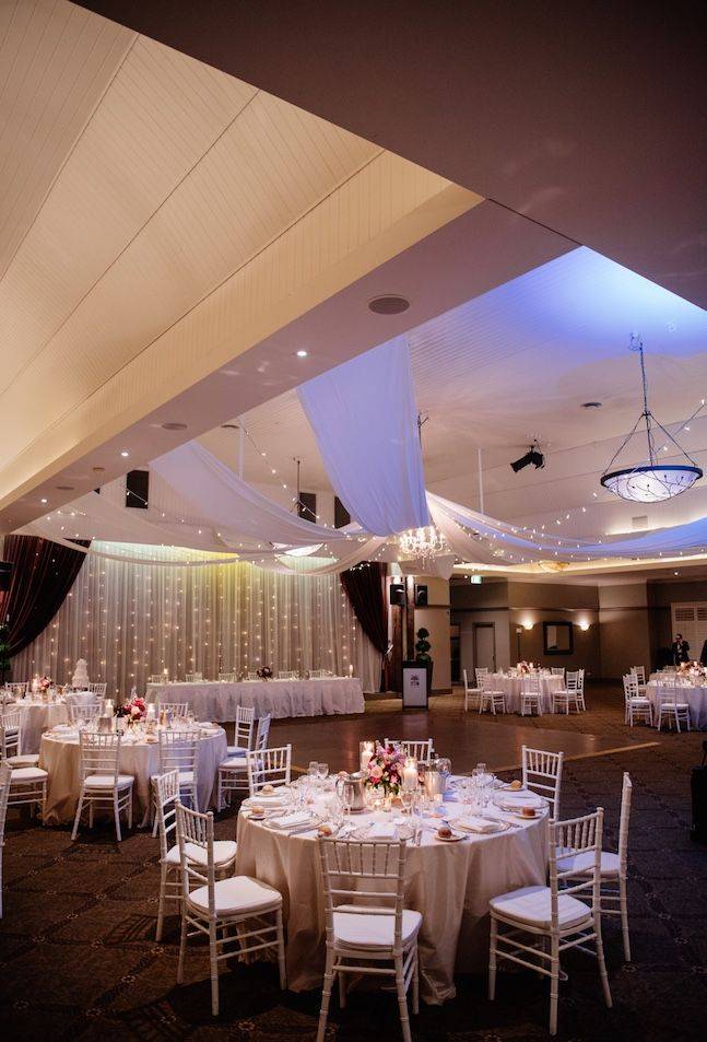 Champagne Matt Satin Round Tablecloth photo 2
