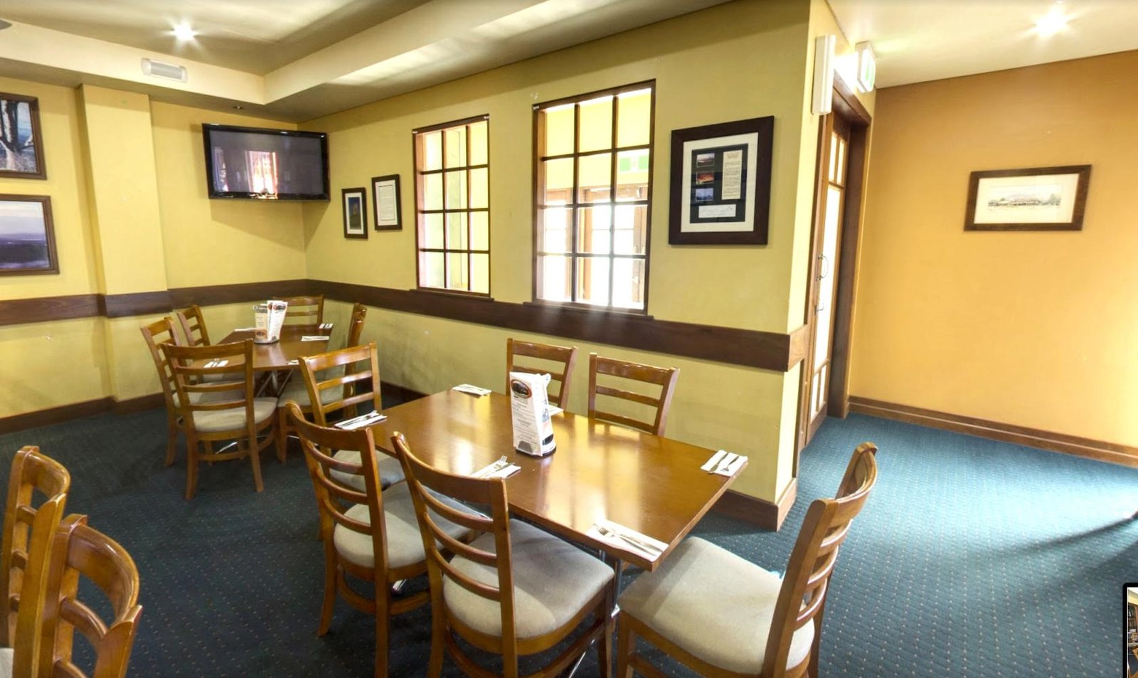 Half Dining Room at Beerwah Hotel photo 5