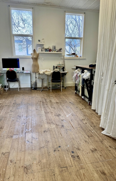 Light filled beautiful studio photo 6