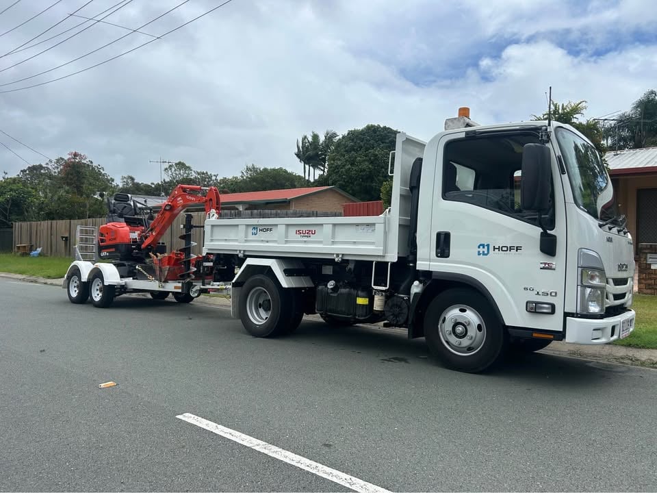 WET HIRE!!! 1.7t digger / 2t tipper with operator and tipping trailer! photo 7