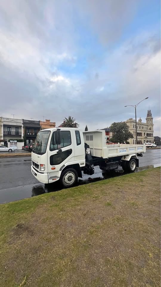 Fuso fighter 6t tipper truck for hire photo 2