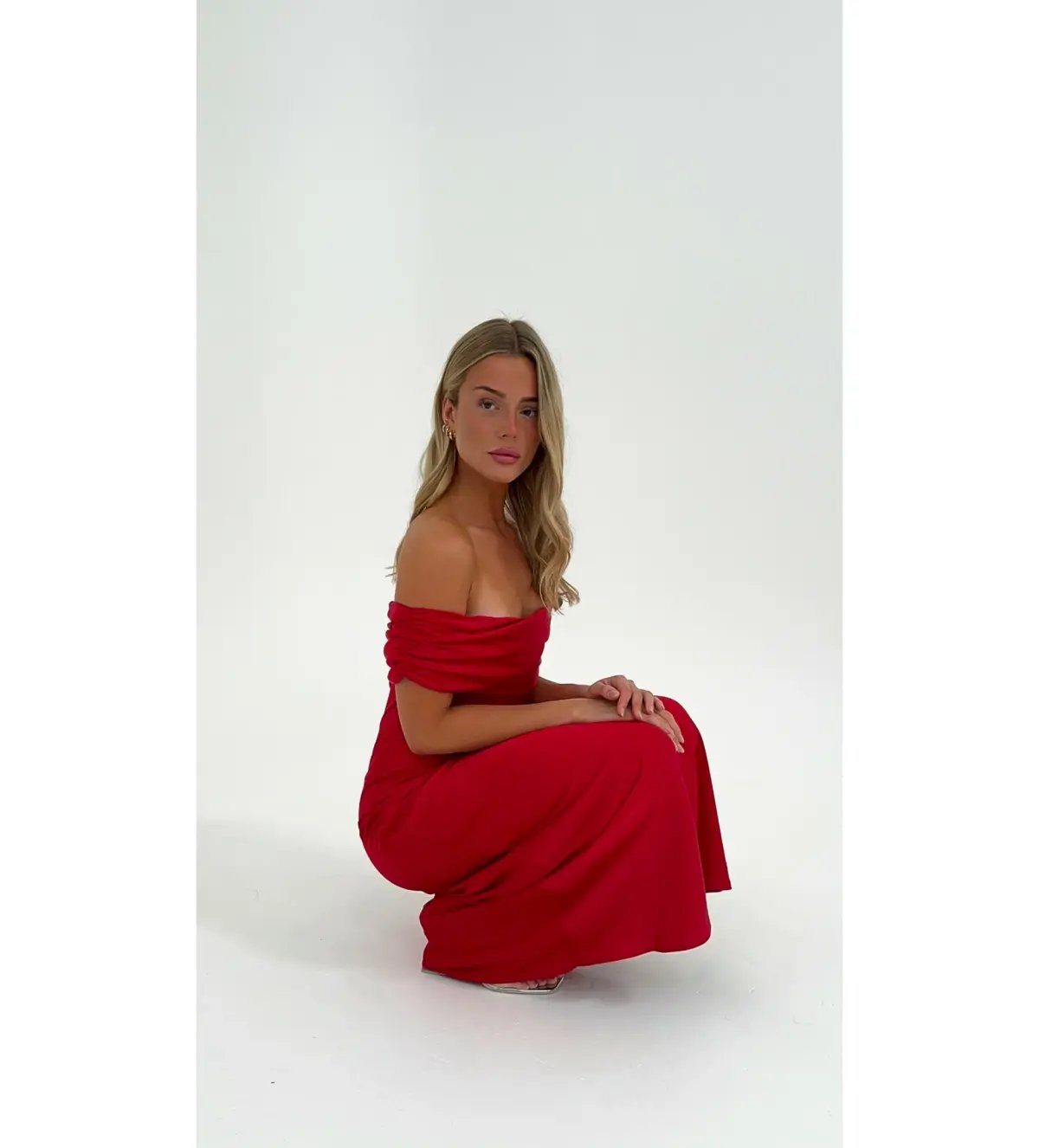HNTR  Kayla Gown Red Size S/Au 8 photo 2