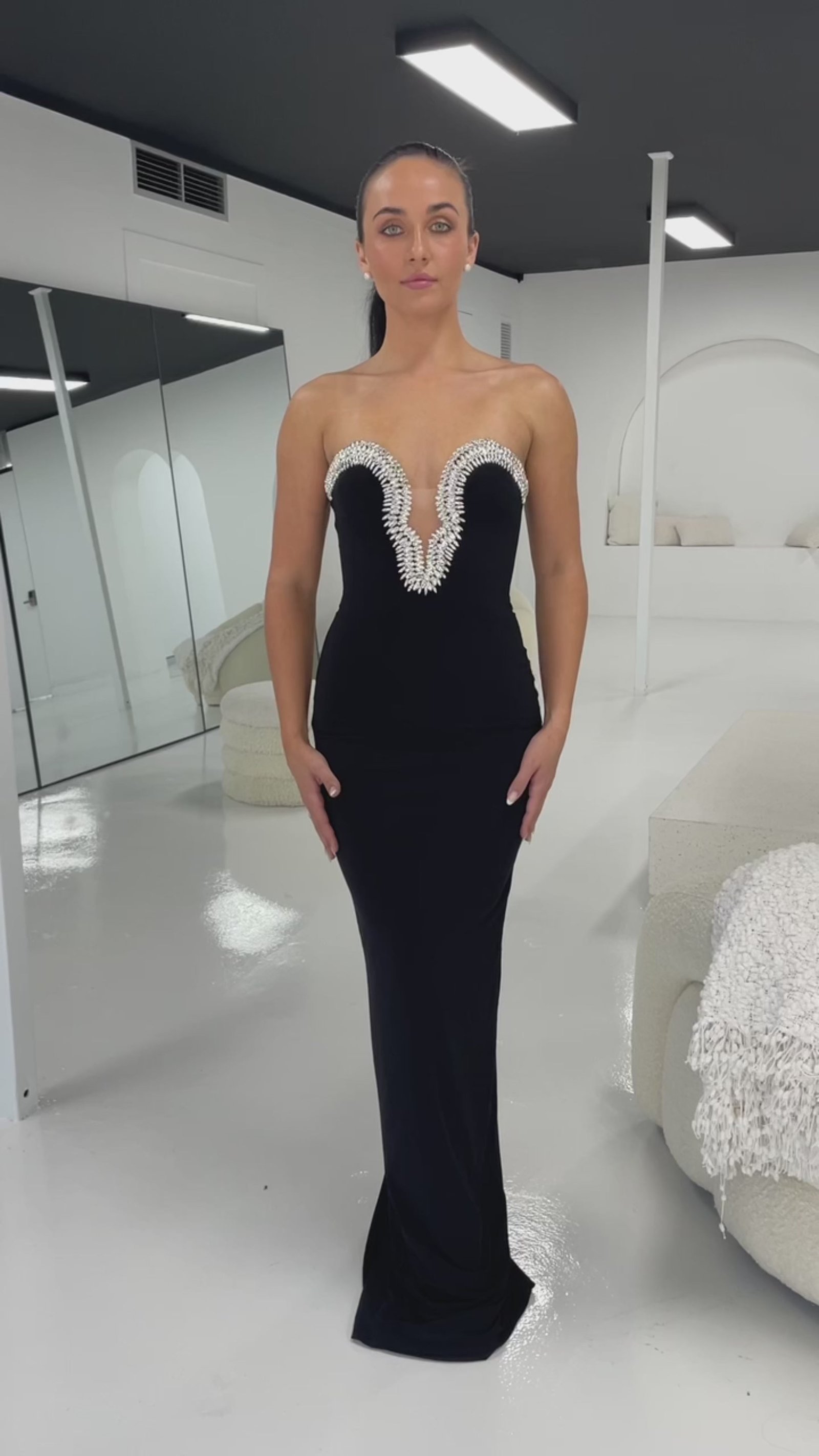 Classica Gown in Black photo 7