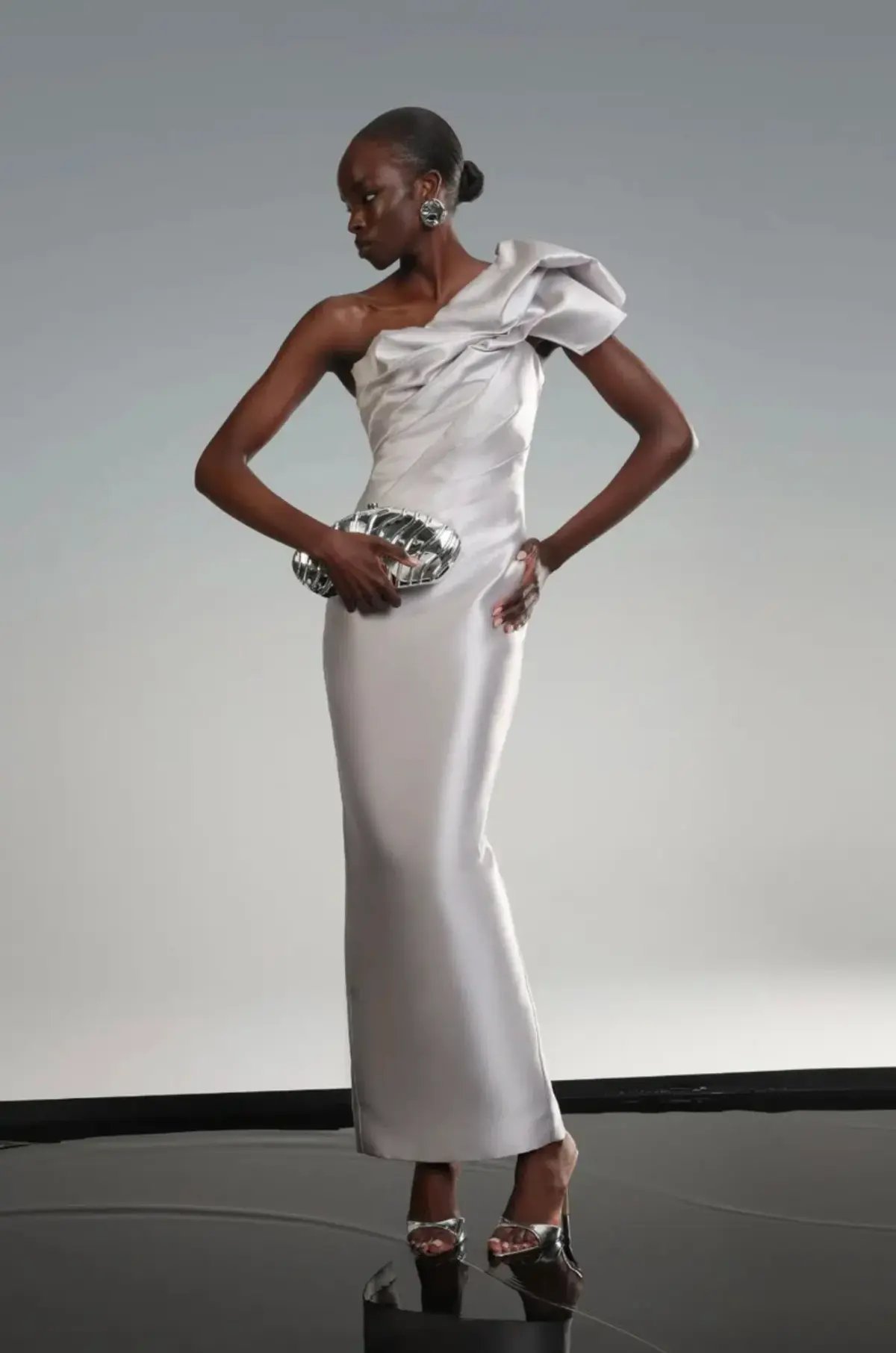 Eliya The Label Ashton Gown Silver Size S / AU 8 photo 8