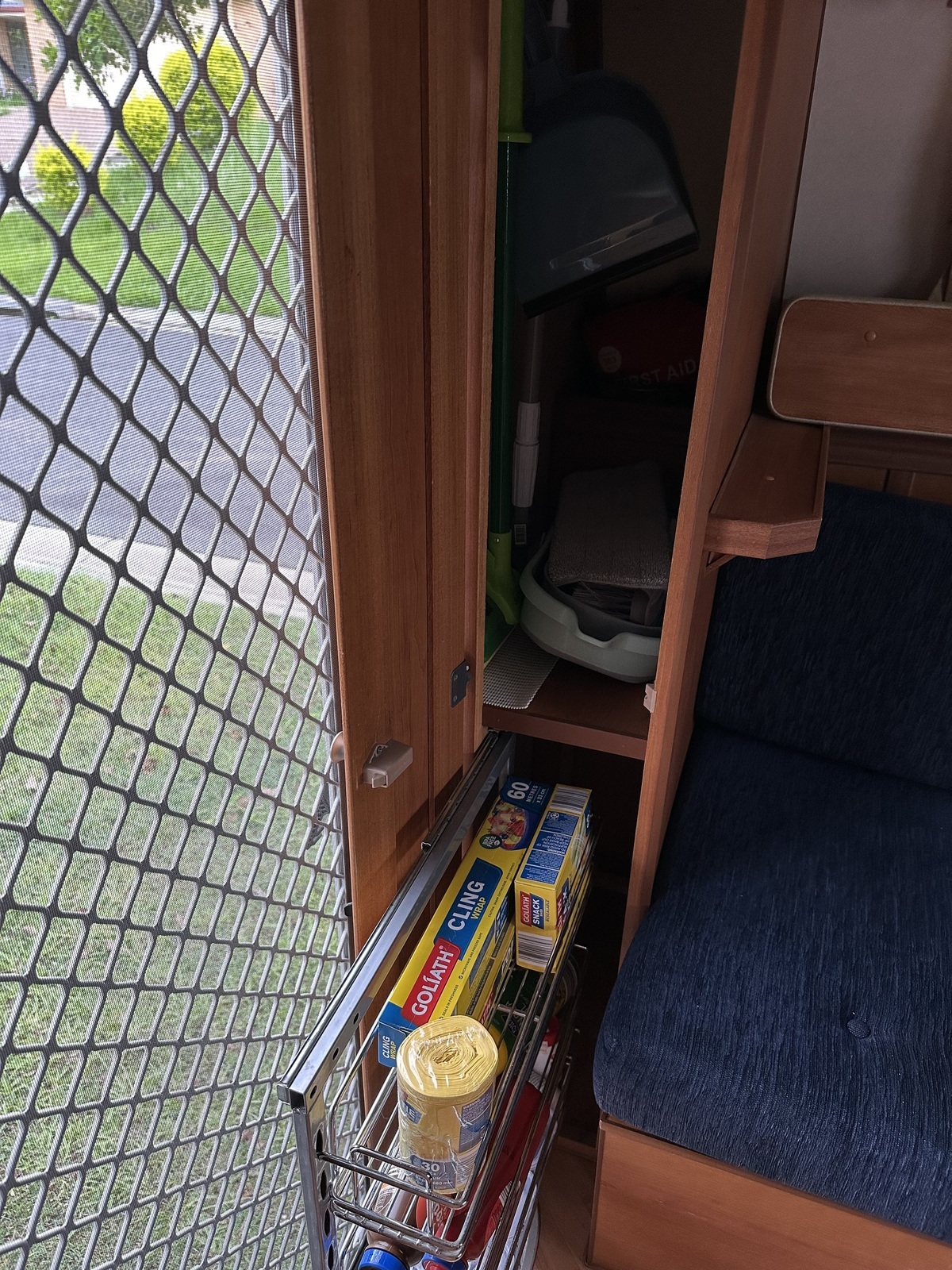 Lightweight Family & Pet-Friendly Van | 2 Bunks + Island Bed | A/C & Solar photo 11