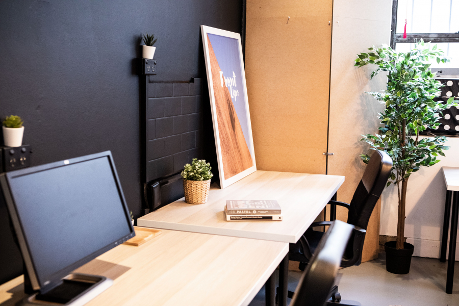 Large desk in creative co-working space photo 6