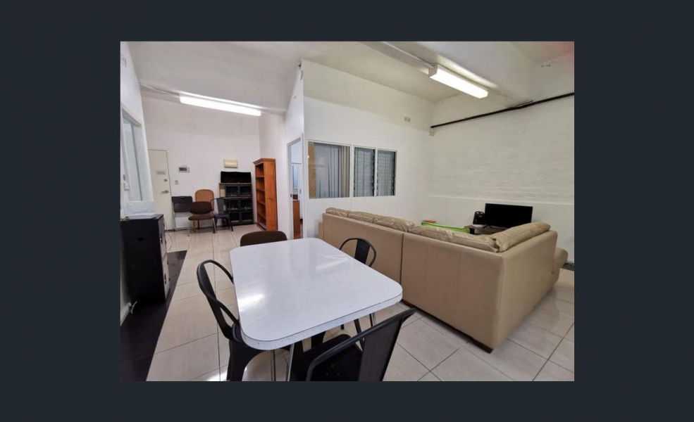 1/15-19 Anthony St CHEAP studio/office/art gallery photo 4