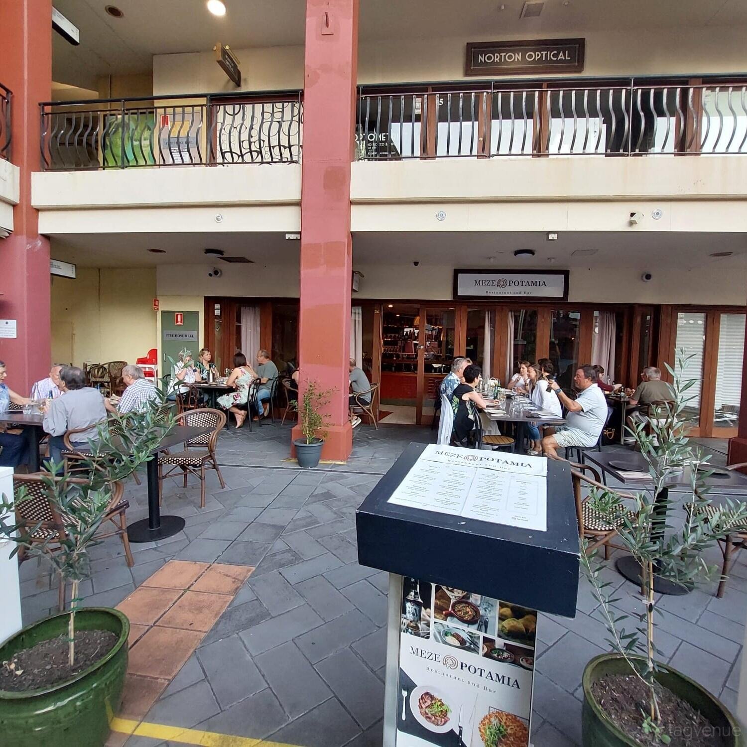 Patio at Mezepotamia photo 5