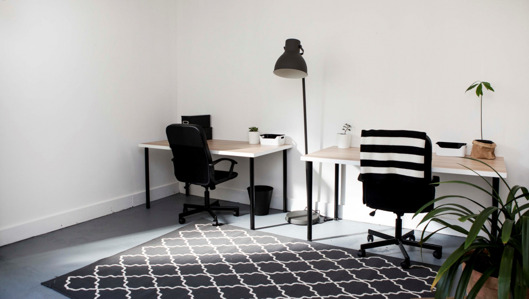 Large desk in creative co-working space photo 8