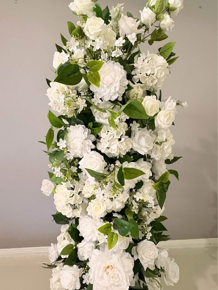 *HIRE White flower column photo 4