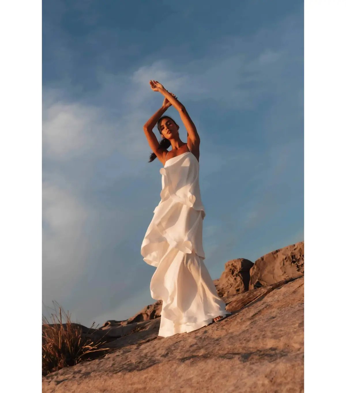 Elliatt Tilly Tiered Maxi Dress White Size AU 8 photo 4