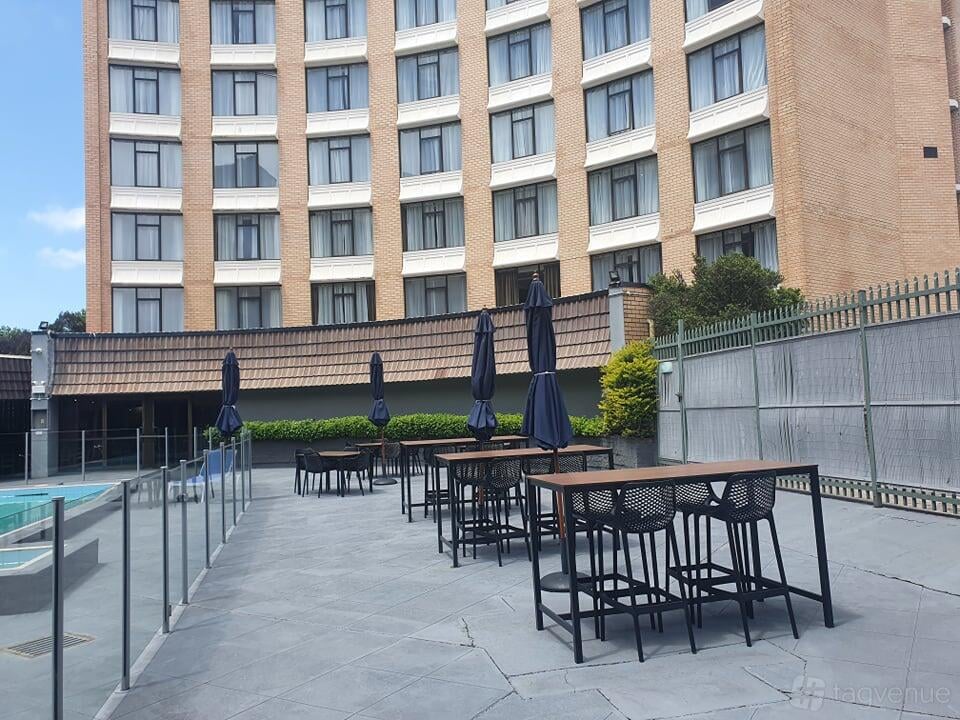 Outdoor Pool Area at Rydges Camperdown photo 2