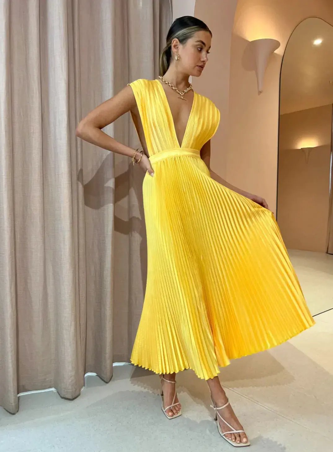 L'idée Gala Gown Canary Yellow Size AU 12 photo 3