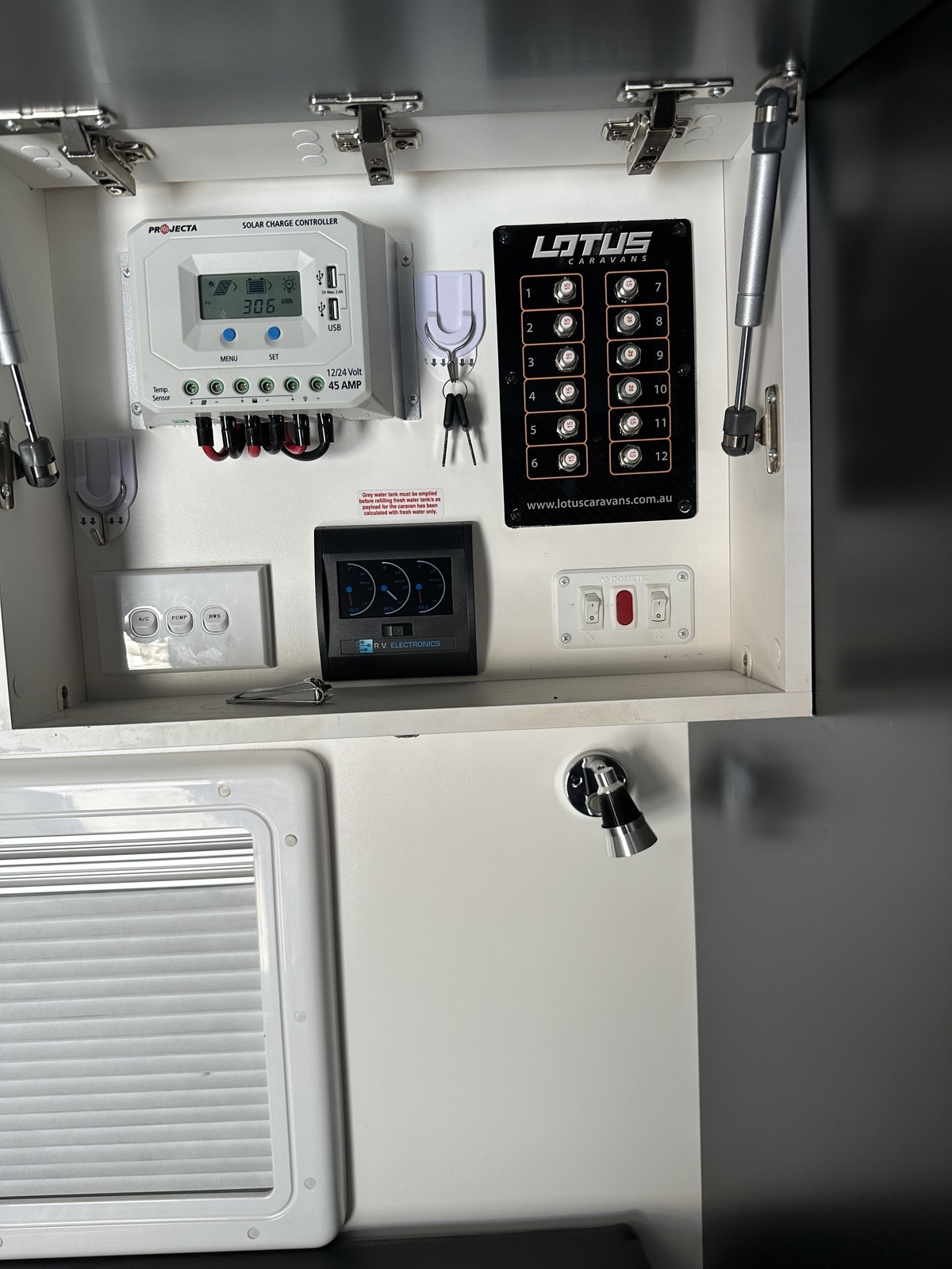 Lotus Offgrid 19 foot family van FULL OFF ROAD AVAILABLE photo 13