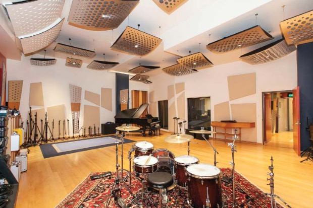 Urban jungle studios photo 7