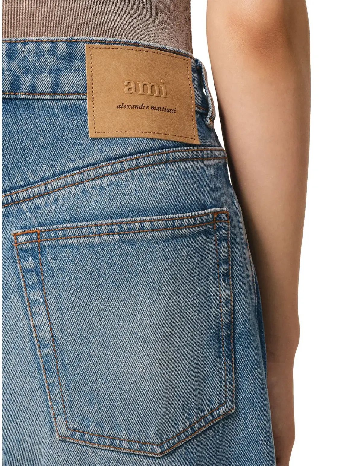 Ami Large Fit Jeans in Used Indigo Denim Size 6/XS photo 4