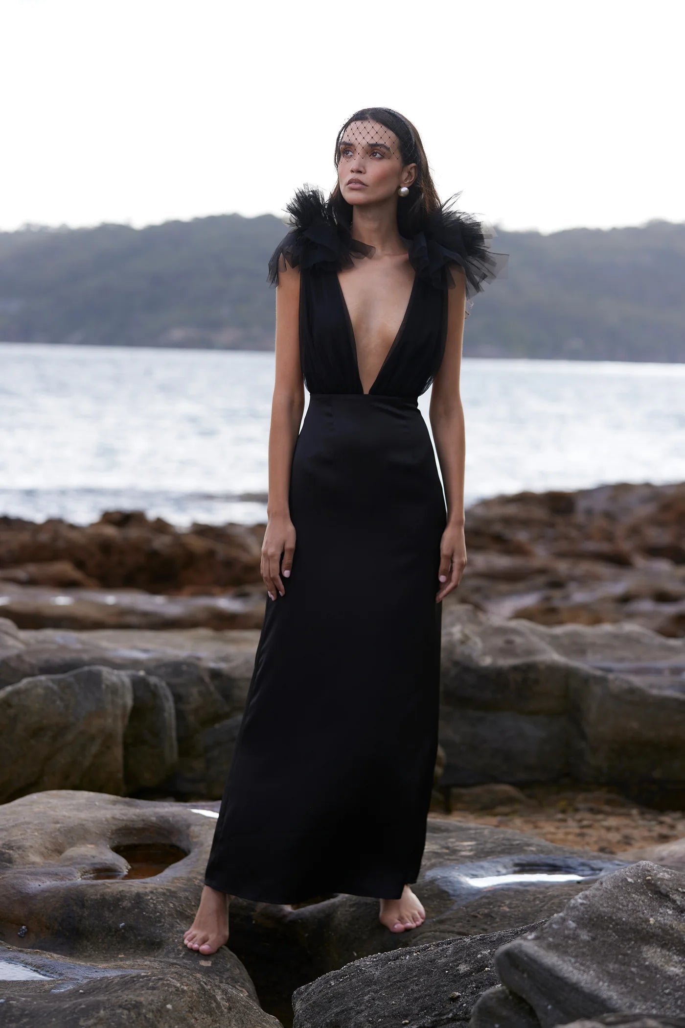 SONYA COMO GOWN - BLACK photo 5